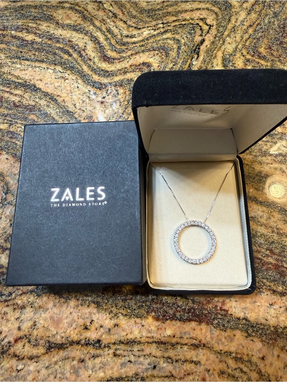 Zales 10k Circle Pendant 1 CTW Natural Damond White Gold NIB - Picture 2 of 6